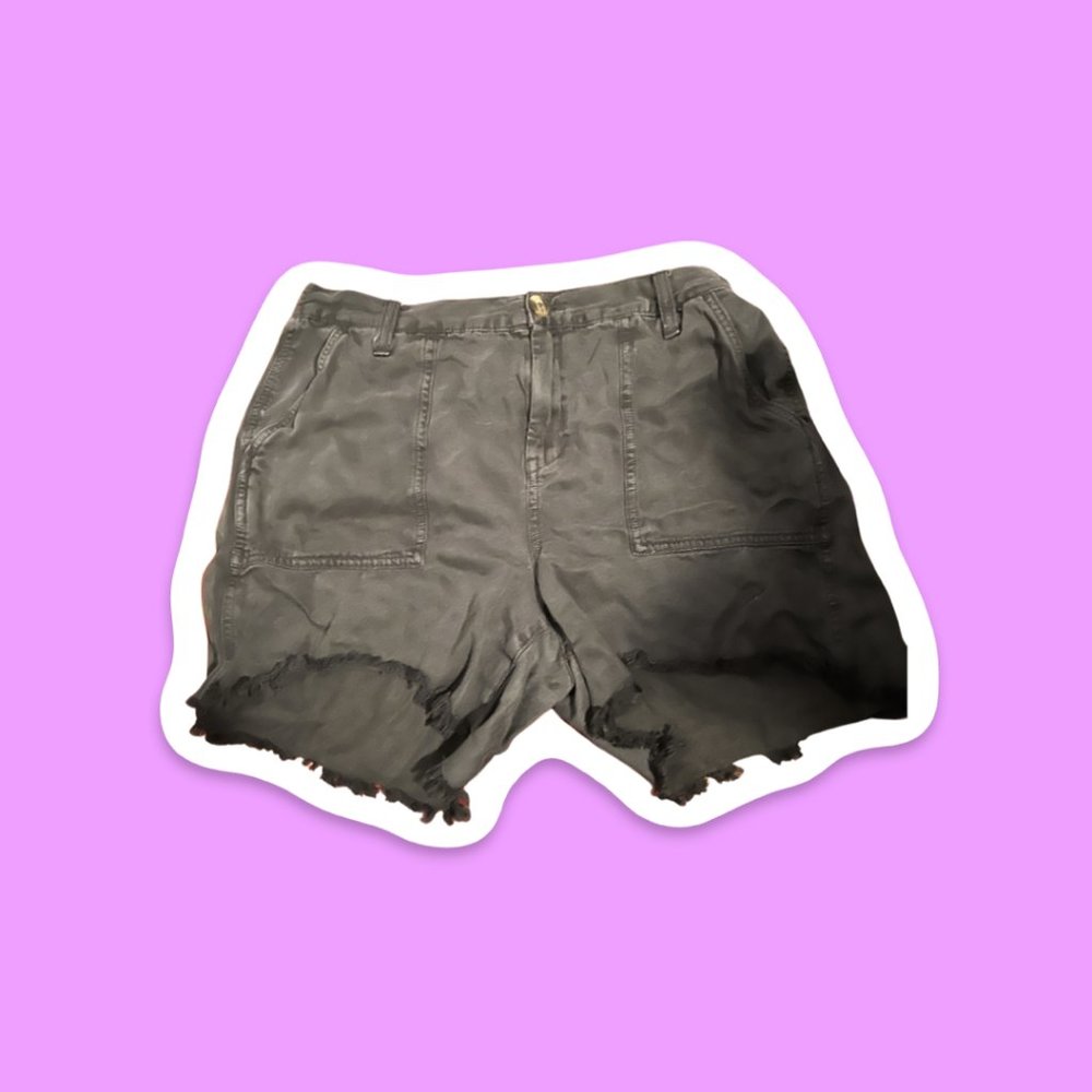 AEO AMERICAN EAGLE DENIM FRAYED SHORTS - MEDIUM